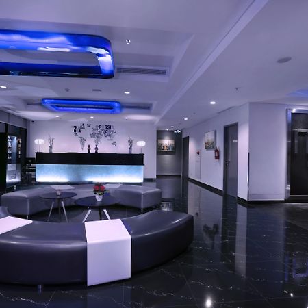Hotel Neo+ Kebayoran Джакарта Екстериор снимка