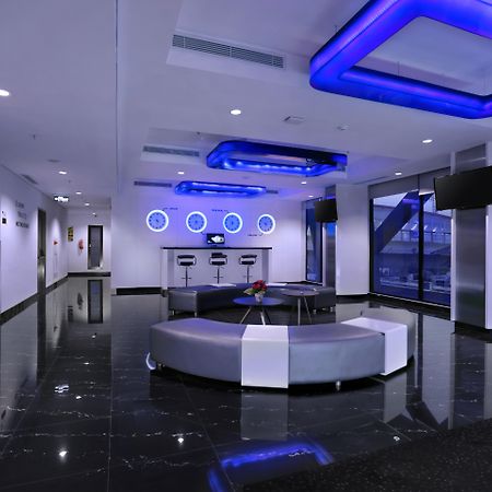 Hotel Neo+ Kebayoran Джакарта Екстериор снимка