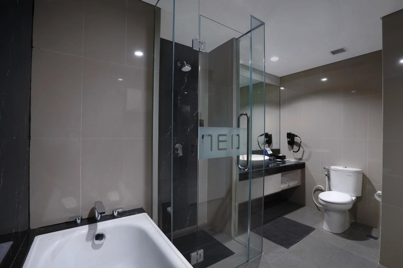 Hotel Neo+ Kebayoran Джакарта Екстериор снимка