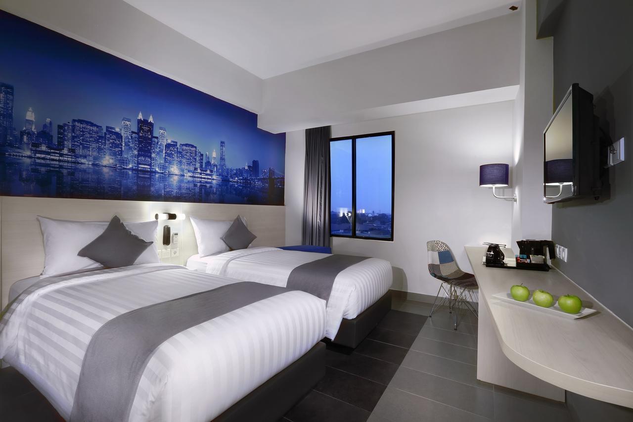 Hotel Neo+ Kebayoran Джакарта Екстериор снимка
