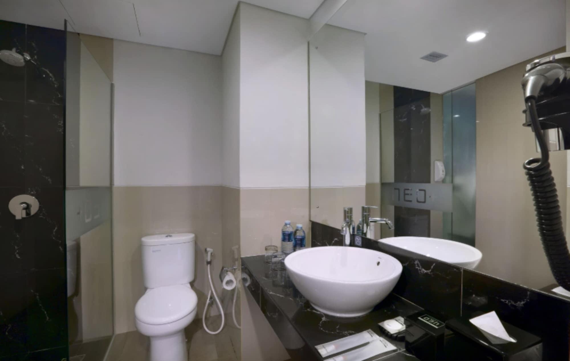 Hotel Neo+ Kebayoran Джакарта Екстериор снимка