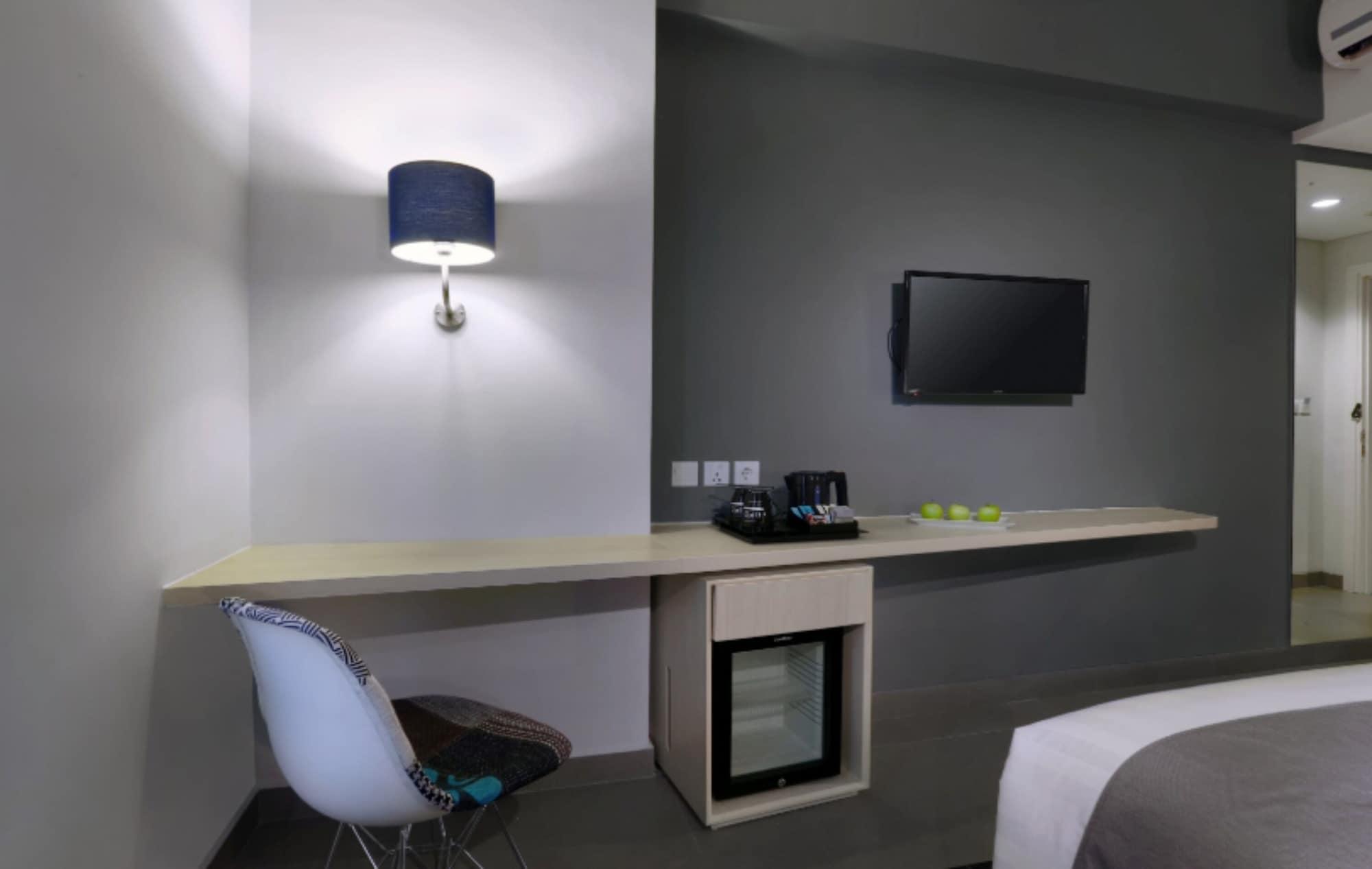 Hotel Neo+ Kebayoran Джакарта Екстериор снимка