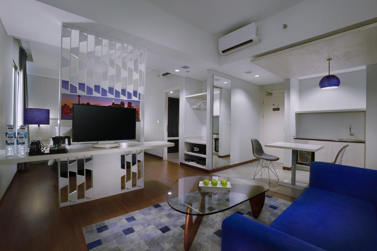 Hotel Neo+ Kebayoran Джакарта Екстериор снимка
