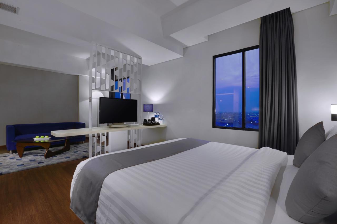 Hotel Neo+ Kebayoran Джакарта Екстериор снимка