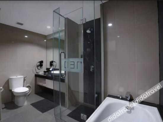 Hotel Neo+ Kebayoran Джакарта Екстериор снимка