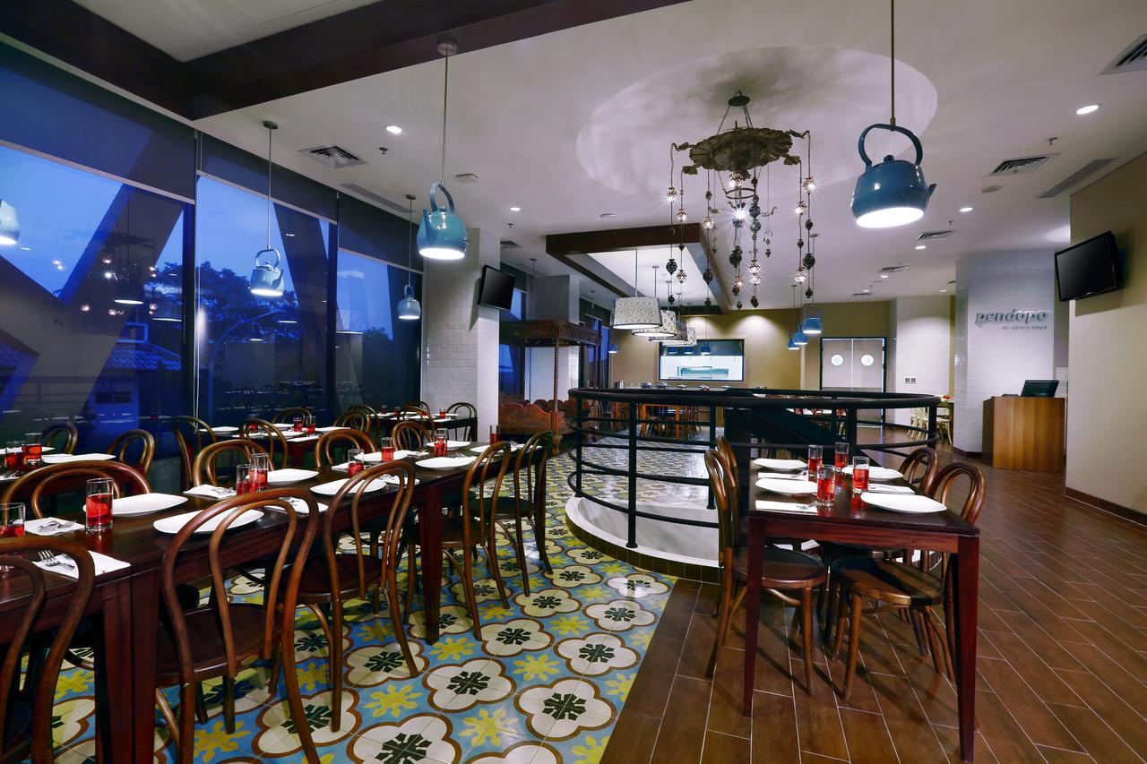 Hotel Neo+ Kebayoran Джакарта Екстериор снимка